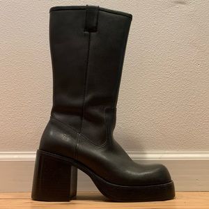 FRYE Dorian Platform Boots